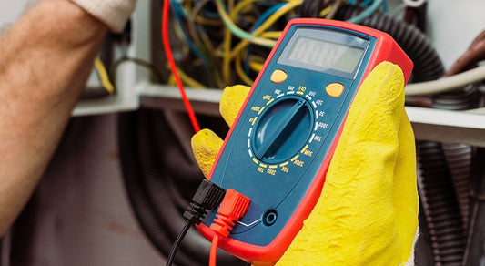 Tensión eléctrica: qué es y qué tipos existen